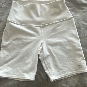 alo yoga biker shorts